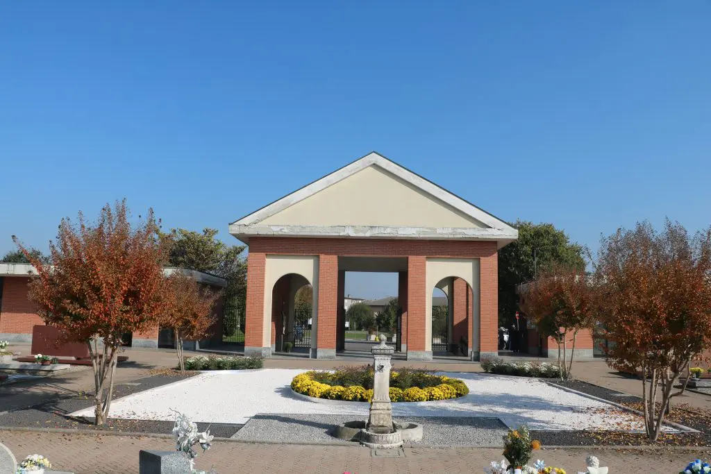 Realizzazione parterre cimitero